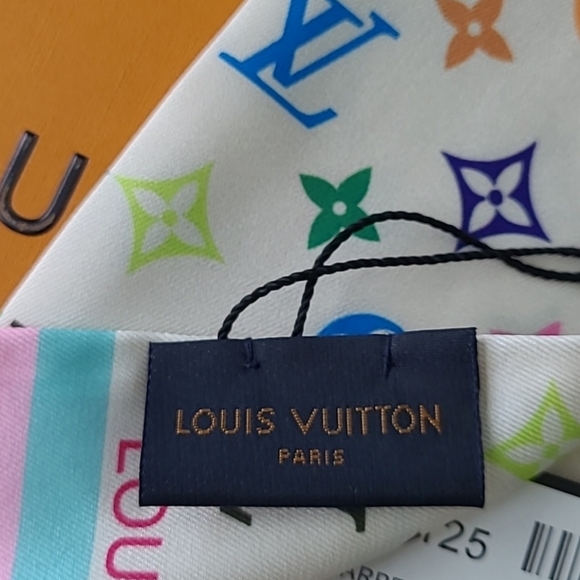 Louis Vuitton Murakami Monogram Scarf #M78125 - Picture 9 of 11